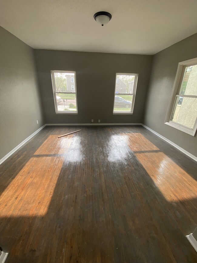 Living Room - 802 N Duluth Ave Townhome