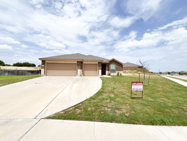Building Photo - Available 7/11/2025 Beautiful 1 story, 5 b... Rental