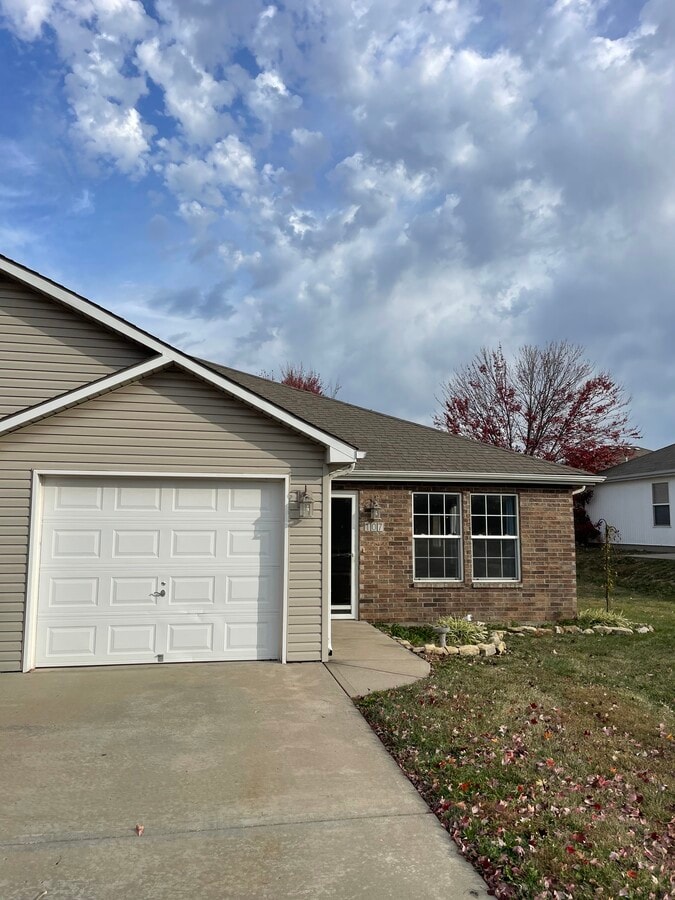 Photo - 103 SW Rock Garden Ln Townhome