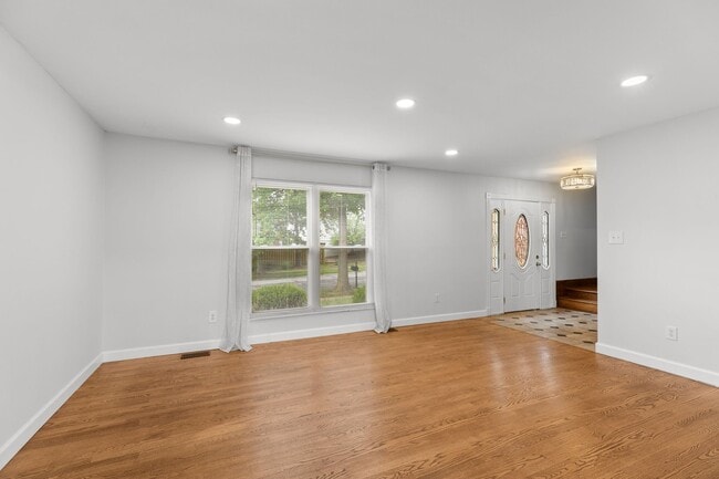 Photo - 701 Oak Run Ln