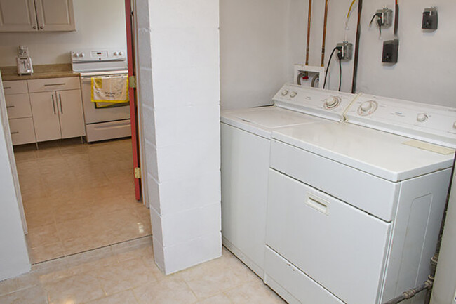 Photo - 2716 Whitney Ave Apartments