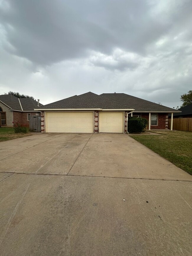 Photo - 2504 Thomas Dr