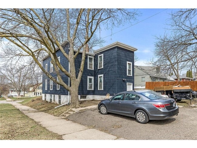 Photo - 3101 NE Tyler St Unit 3