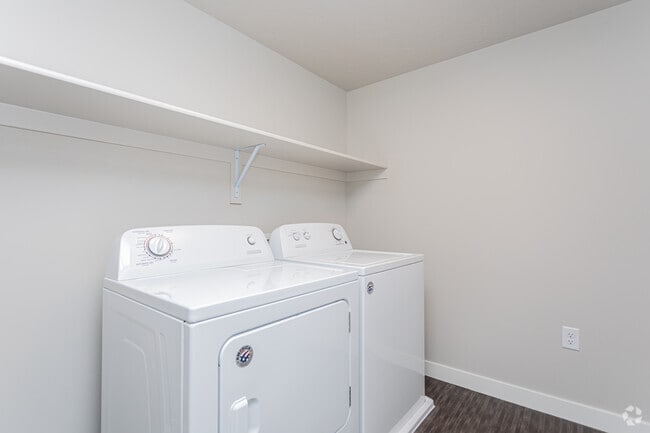 2BR, 1BA - 927 SF