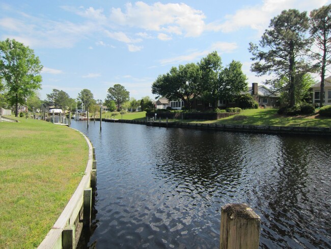 Private Dock Waterfront! Beautiful 3BR/2BA... - Private Dock Waterfront! Beautiful 3BR/2BA... House