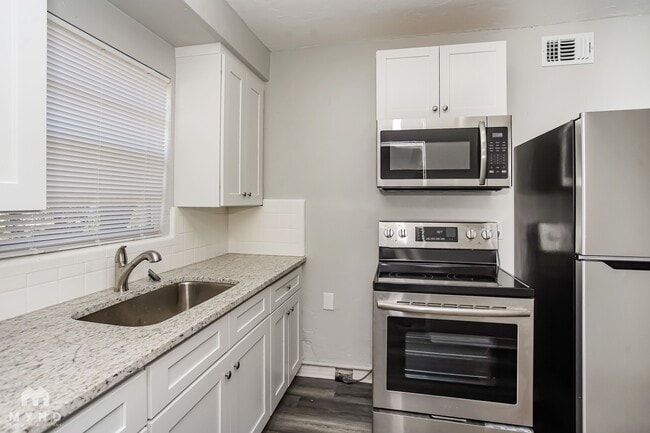 Photo - 1826 45th St S