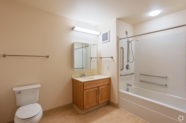 2BR, 2BA - 1,035SF - Second Bathroom