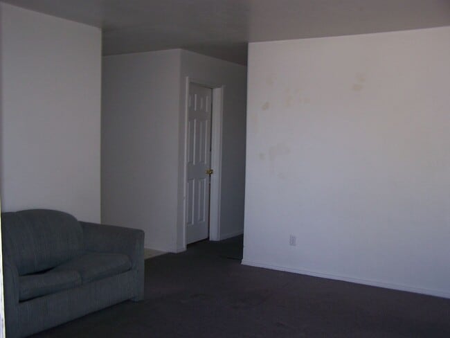 Photo - 3 Bedroom 2 Bathroom Top Apartment