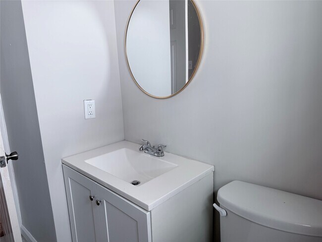 Photo - 3231 Holman St