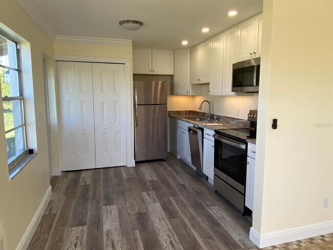 Photo - 6368 Sunnybrook Blvd