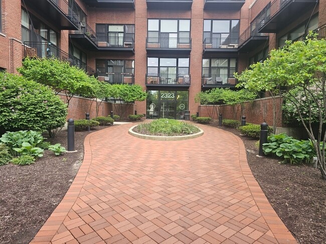 Photo - 2323 W Pershing Rd Unidad 128