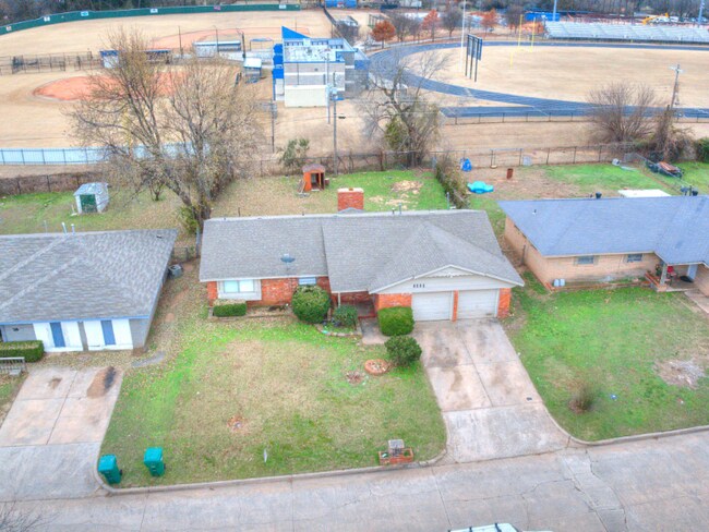 Photo - 8604 NE 33rd St