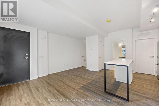 Photo - 10 Ed Clark Gdns