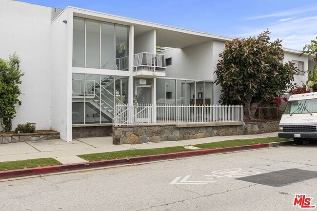 Building Photo - 1295 Federal Ave Unit 24