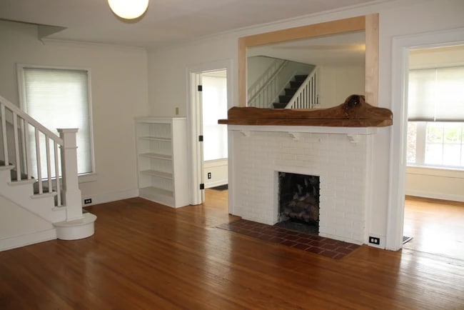 Photo - 1006 E 1st St