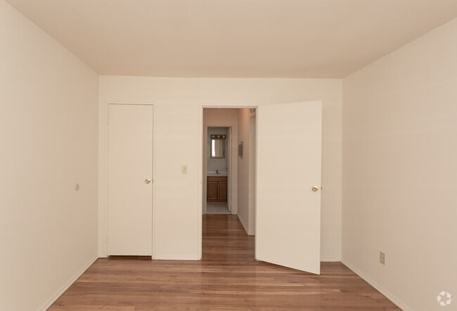 Bedroom - Park Lake Village