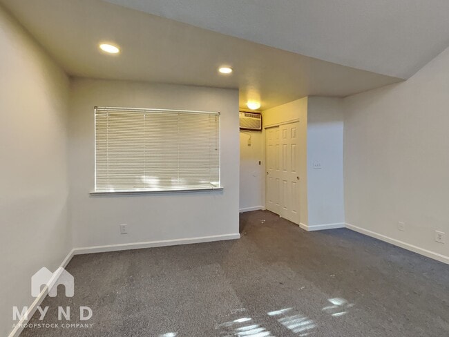 Photo - 950 Berrum Ln Unit 6