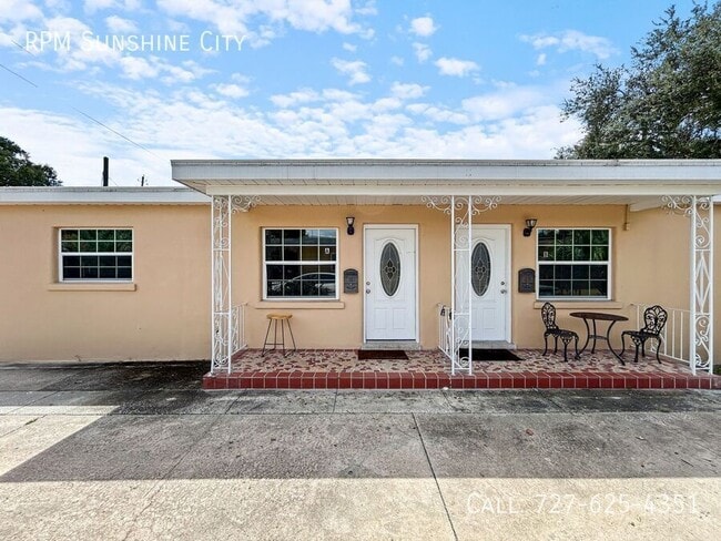 Building Photo - 2613 E Clark St Unit A