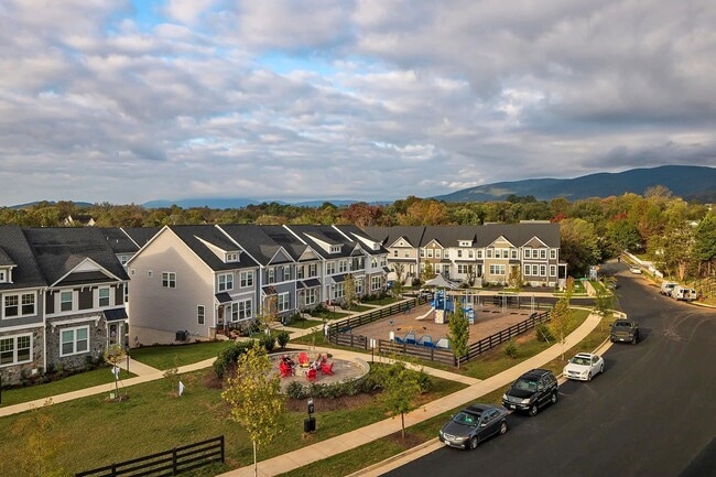 Building Photo - Pet-Friendly Crozet Townhome - $1,000 Off 1st Month's Rent! Unit 2229 Leeham St #A
