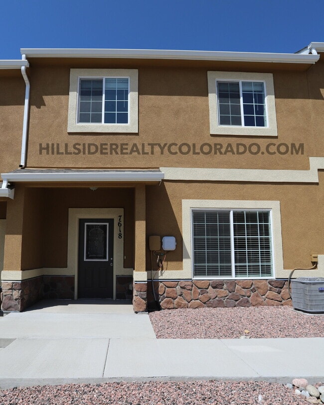 Building Photo - Welcome Home to Comfort & Convenience!