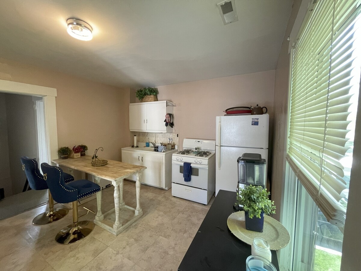 Photo - 906 1/2 S Mulberry St Unit 906