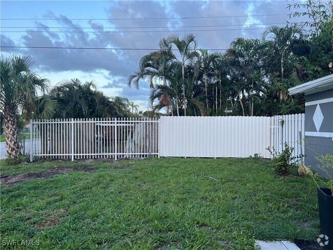Building Photo - 3504 Lantana St Rental