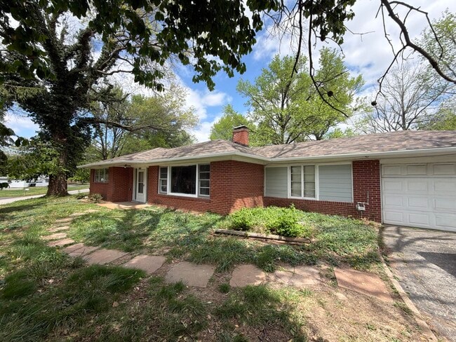 Building Photo - 10000 Knollcrest Ct