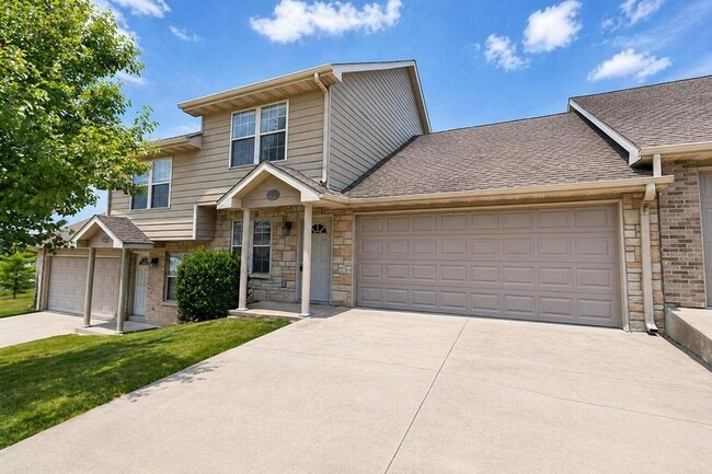 Building Photo - 1302 E Brown School Rd