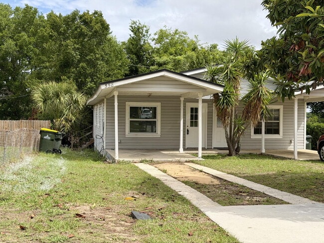 Photo - Cozy Renovated 2BR / 1BA in Downtown Clermont – Prime Location