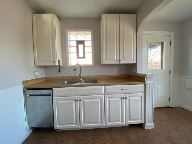 Photo - 132 Center St
