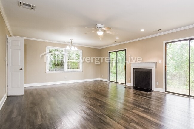 Photo - 245 Guinevere Ct