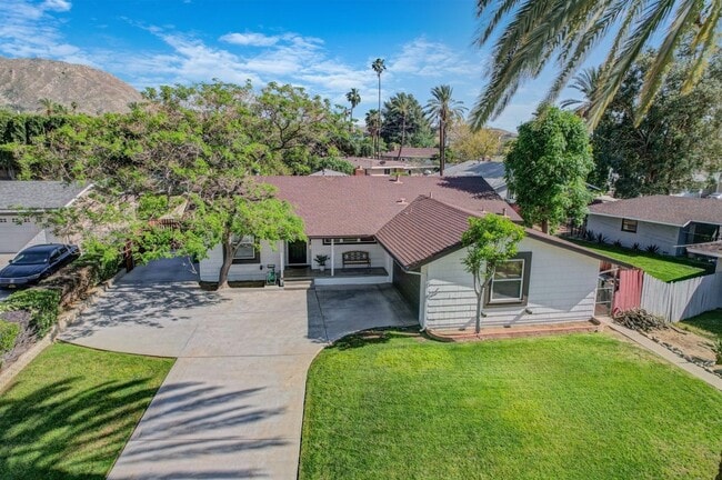 Building Photo - House for Rent- 4 bedrooms 2 baths, within...