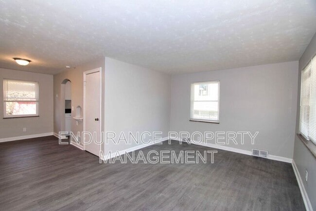 Photo - 855 Academy Ave