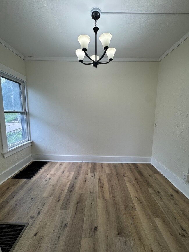Photo - 2114 Telegraph Rd