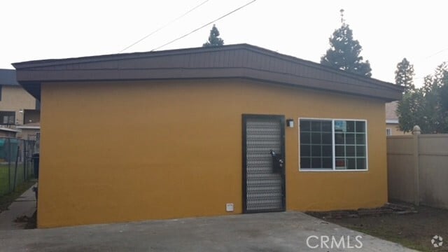 Building Photo - 2016 E 117th St Rental