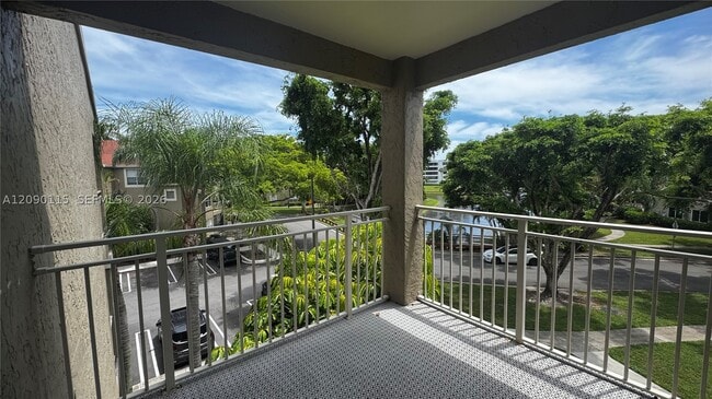Building Photo - 1760 Palm Cove Blvd Unit 5-305