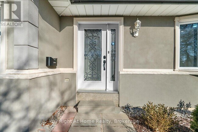 Photo - 2584 Kinnerton Crescent