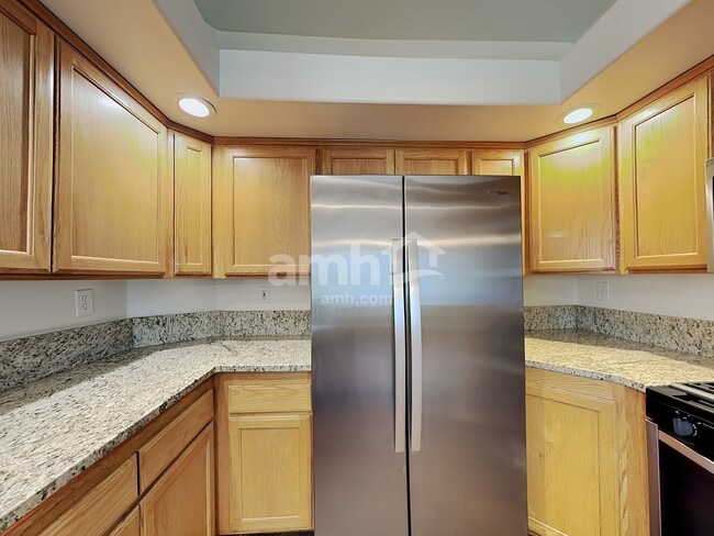 Photo - 956 W State St