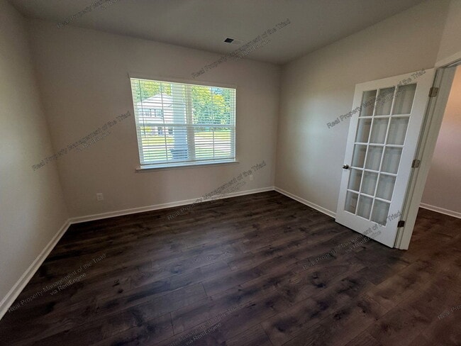 Photo - 122 Longleaf Ct