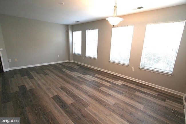 Building Photo - 6233 Sandpiper Ct