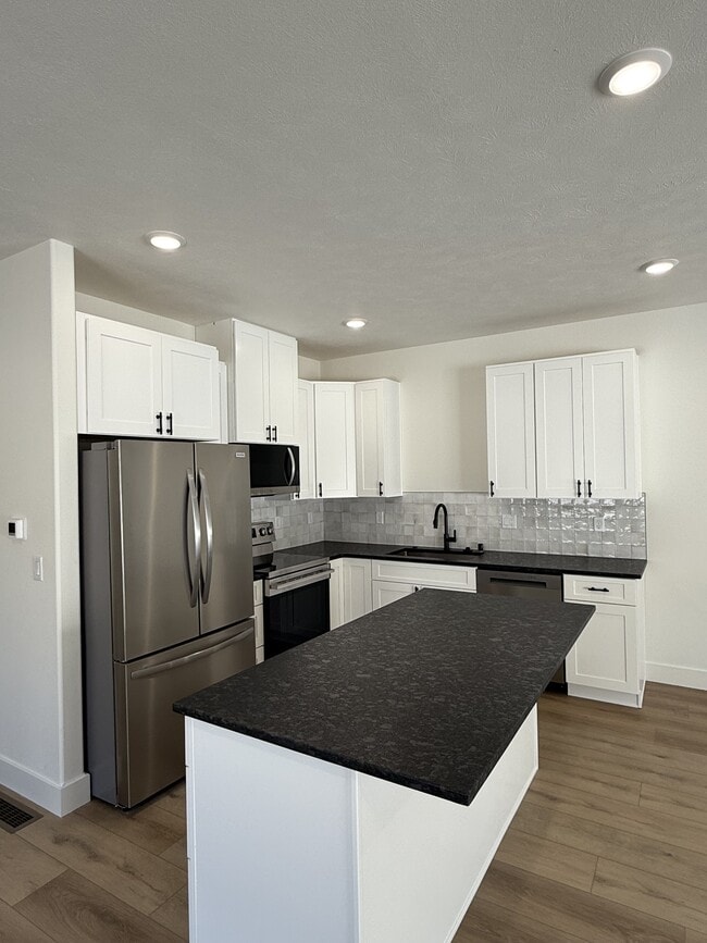 Photo - 13303 E Alki Ave