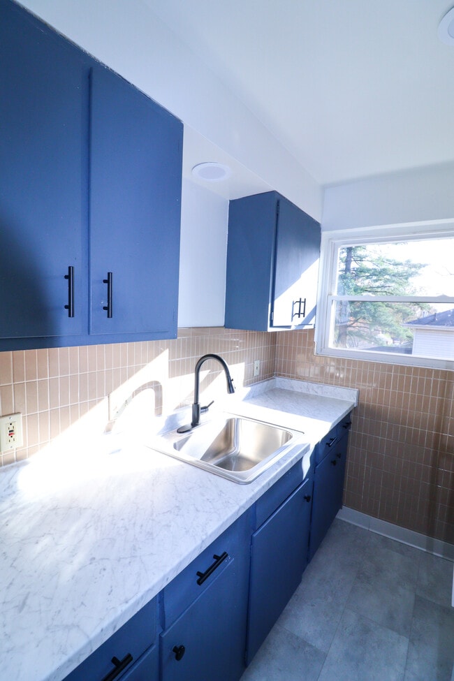 Photo - 1954 Rockland Ave Unit 4