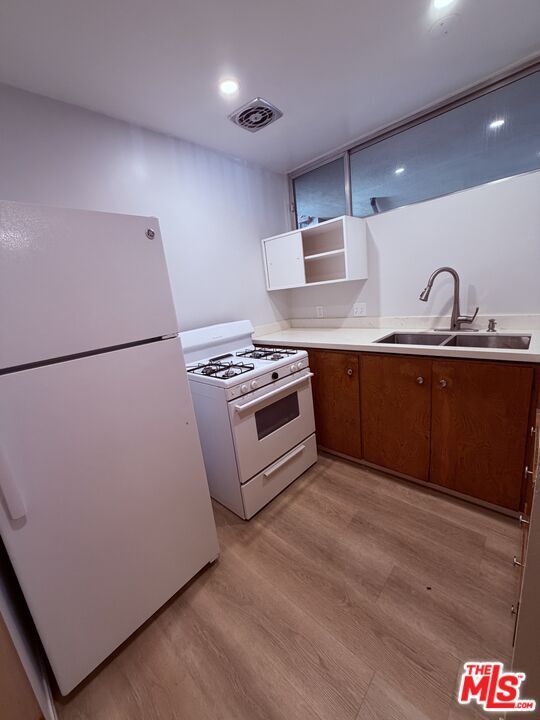 2000 Ivar Ave Unit 2