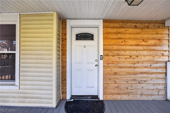 Photo - 1566 Winchester Ave