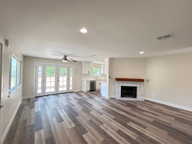 Building Photo - 603 N Pomona Ave Unit D Rental