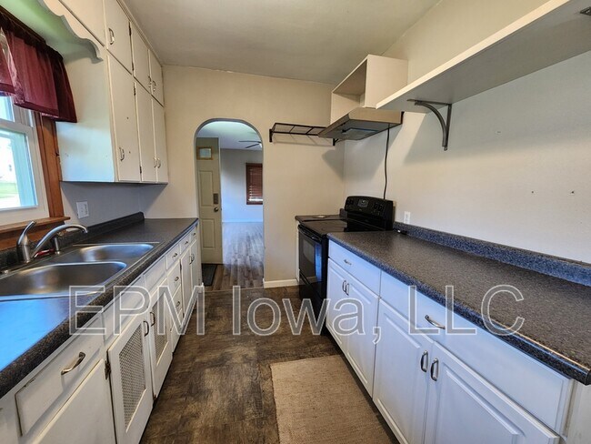 Photo - 867 Maxwell St