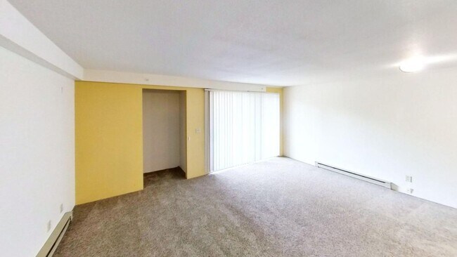 Photo - Kendal Court Apartments, 2 Bedroom, 1 Bathroom Apartments for Rent!