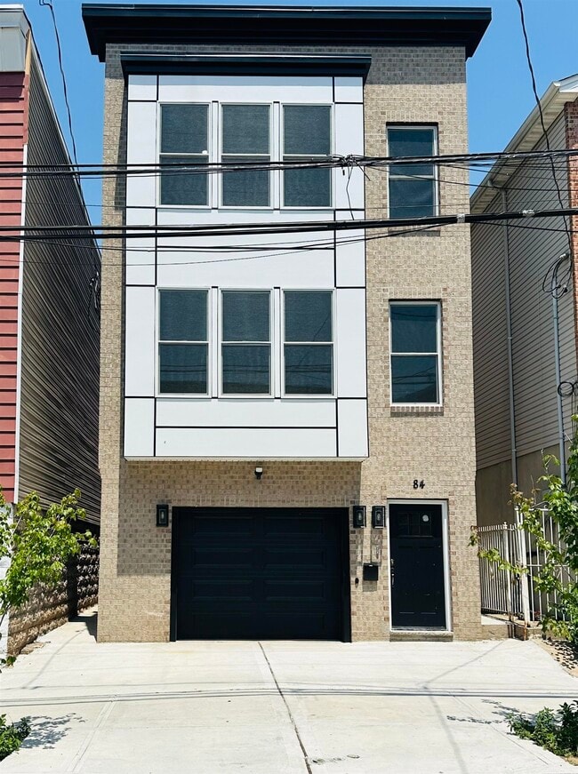 Building Photo - 84 Logan Ave Unit 2 Rental