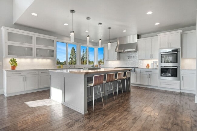 Photo - Beautiful home in the gated community of Tetherow