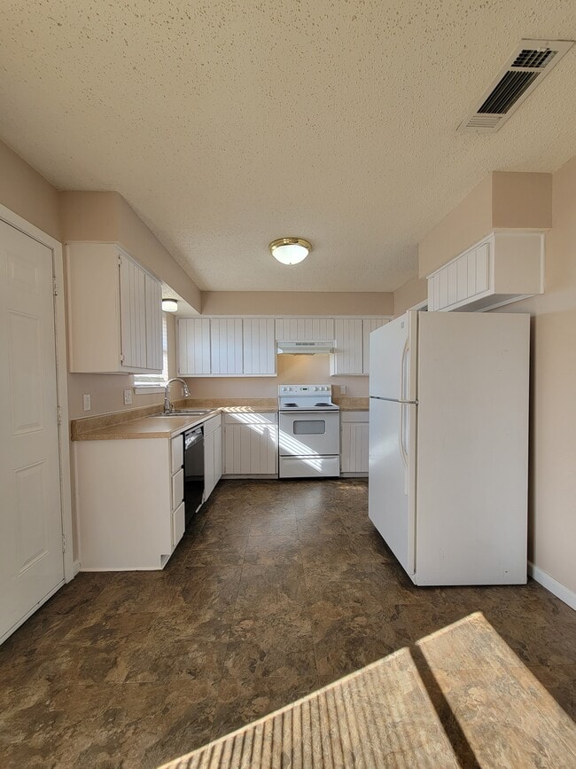 520 Signal Hill Ct S